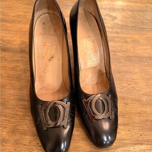 Salvatore Ferragamo black leather pumps with a Gancini buckle Gun metal 9c